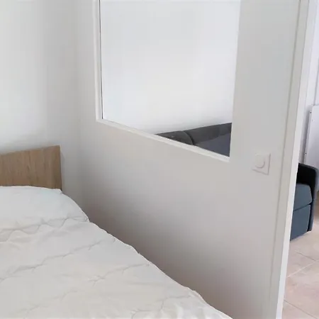 Delille Centre 09 公寓 *